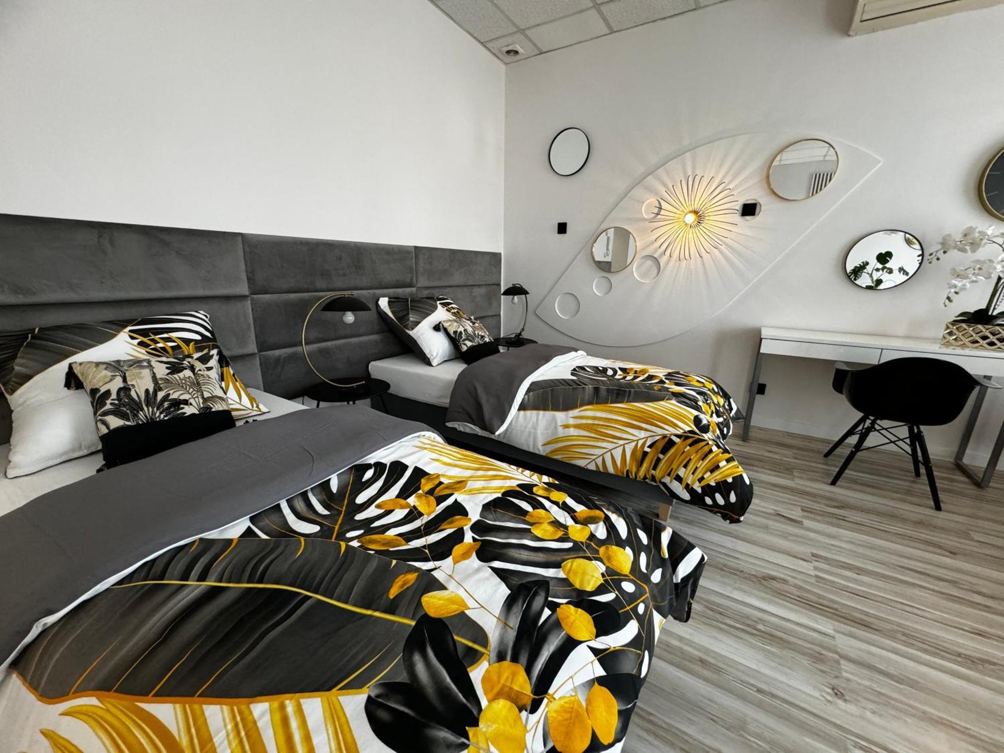 Apartamenty I Pokoje „Pod Jedynka” Konstantynow Lodzki Exterior photo